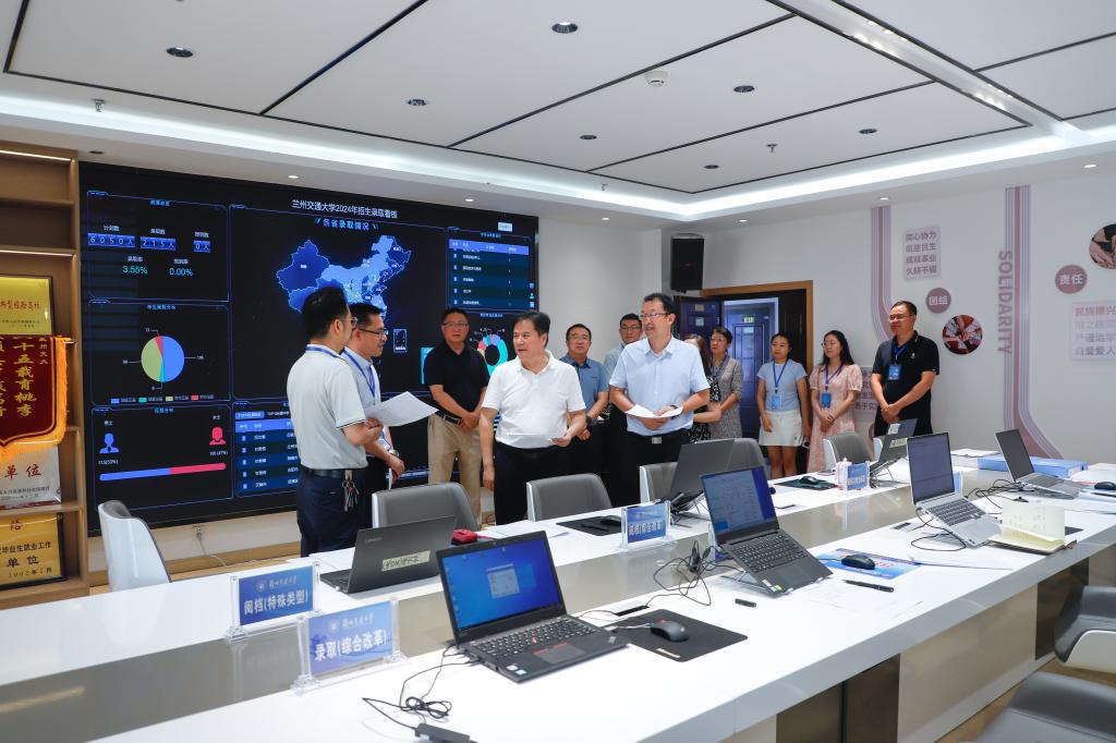 校党委书记狄生奎检查指导我校2024年招生录取工作