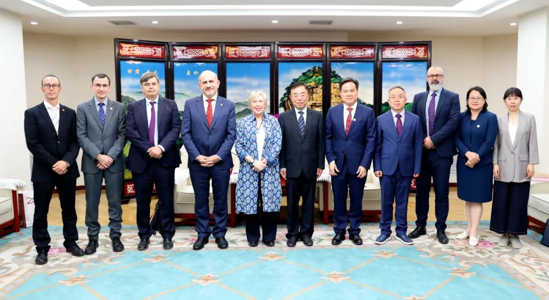 【甘肃外事港澳】张宝军会见西班牙塞维利亚大学副校长一行