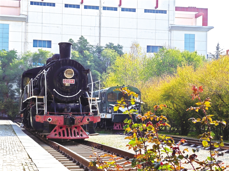 【兰州日报】西北铁路文献资料守护者——访铁路文化藏家傅明